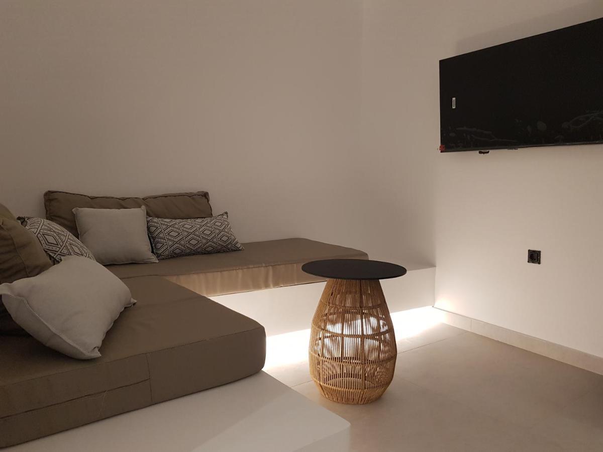 Mylithos Suites Монолитос Екстериор снимка